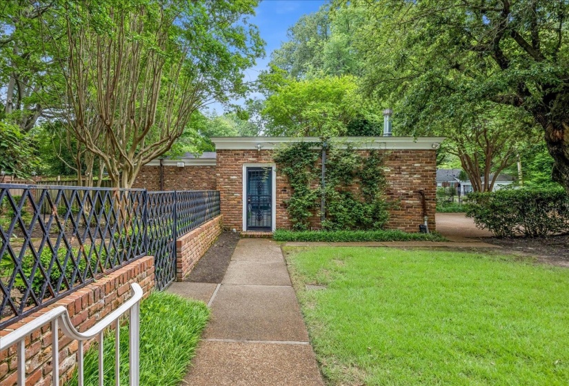 2923 MIDLAND AVE, Memphis, Tennessee 38111, 3 Bedrooms Bedrooms, 9 Rooms Rooms,2.1 BathroomsBathrooms,Residential,For Sale,MIDLAND,10225115
