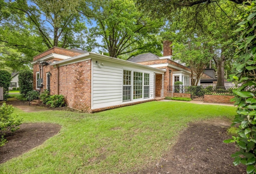 2923 MIDLAND AVE, Memphis, Tennessee 38111, 3 Bedrooms Bedrooms, 9 Rooms Rooms,2.1 BathroomsBathrooms,Residential,For Sale,MIDLAND,10225115