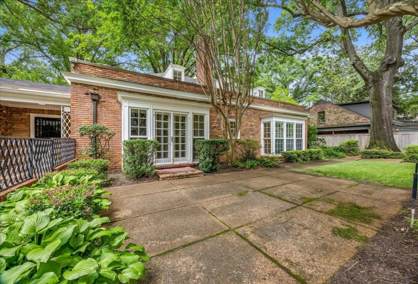 2923 MIDLAND AVE, Memphis, Tennessee 38111, 3 Bedrooms Bedrooms, 9 Rooms Rooms,2.1 BathroomsBathrooms,Residential,For Sale,MIDLAND,10225115