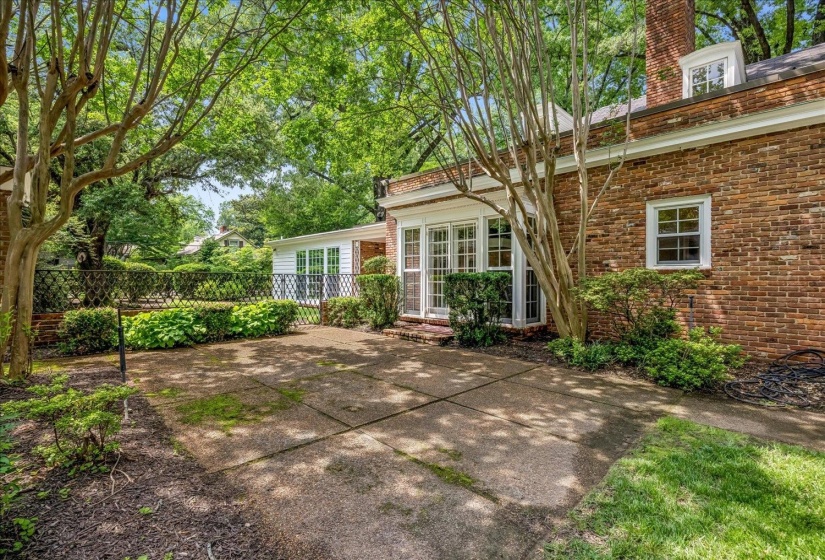 2923 MIDLAND AVE, Memphis, Tennessee 38111, 3 Bedrooms Bedrooms, 9 Rooms Rooms,2.1 BathroomsBathrooms,Residential,For Sale,MIDLAND,10225115
