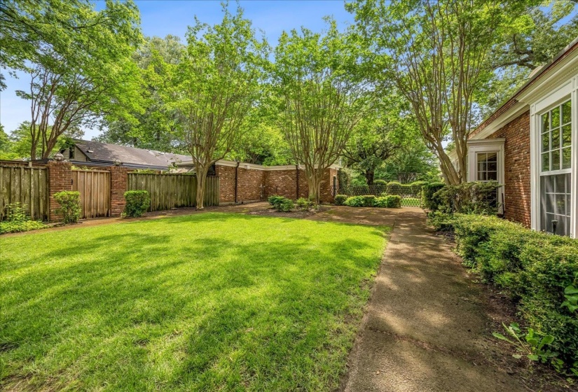 2923 MIDLAND AVE, Memphis, Tennessee 38111, 3 Bedrooms Bedrooms, 9 Rooms Rooms,2.1 BathroomsBathrooms,Residential,For Sale,MIDLAND,10225115