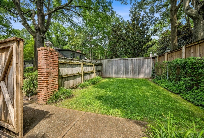 2923 MIDLAND AVE, Memphis, Tennessee 38111, 3 Bedrooms Bedrooms, 9 Rooms Rooms,2.1 BathroomsBathrooms,Residential,For Sale,MIDLAND,10225115