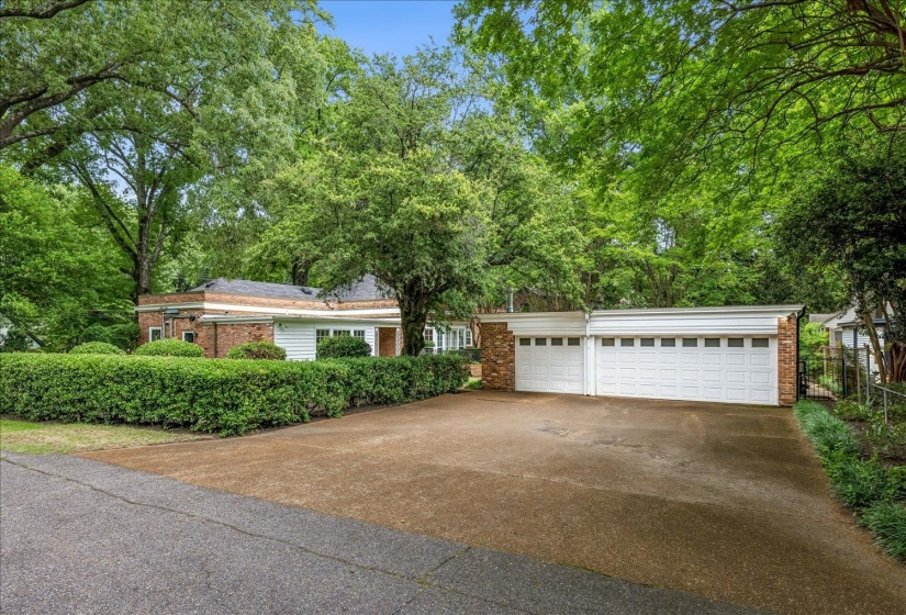 2923 MIDLAND AVE, Memphis, Tennessee 38111, 3 Bedrooms Bedrooms, 9 Rooms Rooms,2.1 BathroomsBathrooms,Residential,For Sale,MIDLAND,10225115