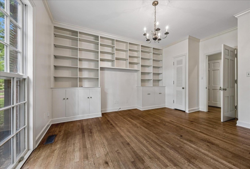 2923 MIDLAND AVE, Memphis, Tennessee 38111, 3 Bedrooms Bedrooms, 9 Rooms Rooms,2.1 BathroomsBathrooms,Residential,For Sale,MIDLAND,10225115