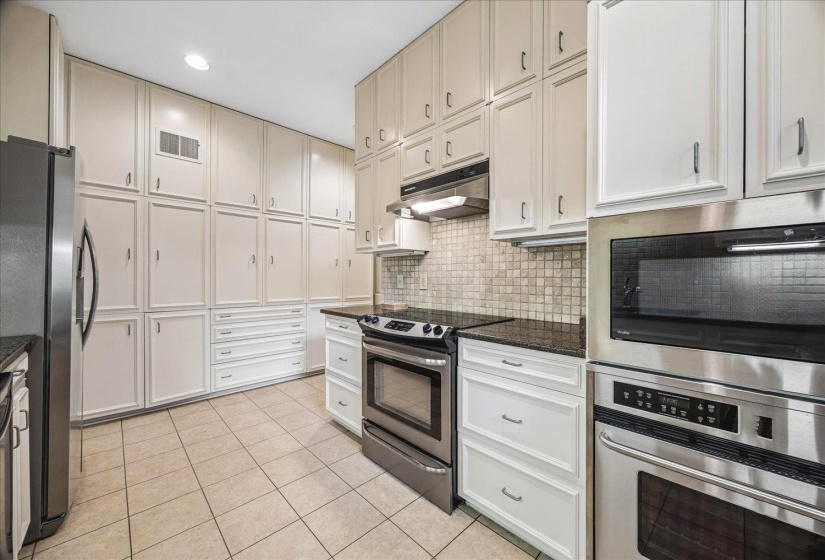2923 MIDLAND AVE, Memphis, Tennessee 38111, 3 Bedrooms Bedrooms, 9 Rooms Rooms,2.1 BathroomsBathrooms,Residential,For Sale,MIDLAND,10225115