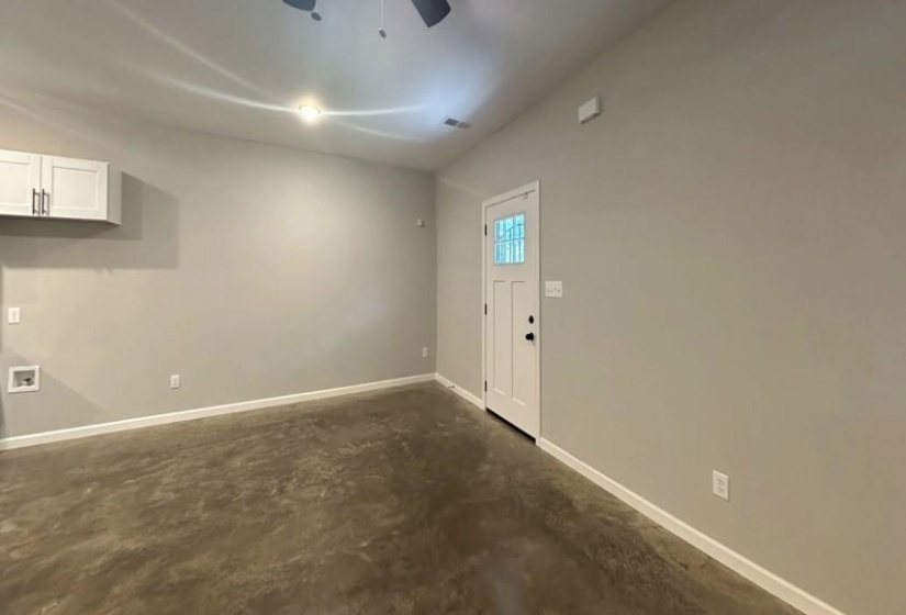 Foyer entrance featuring concrete floors and ceiling fan