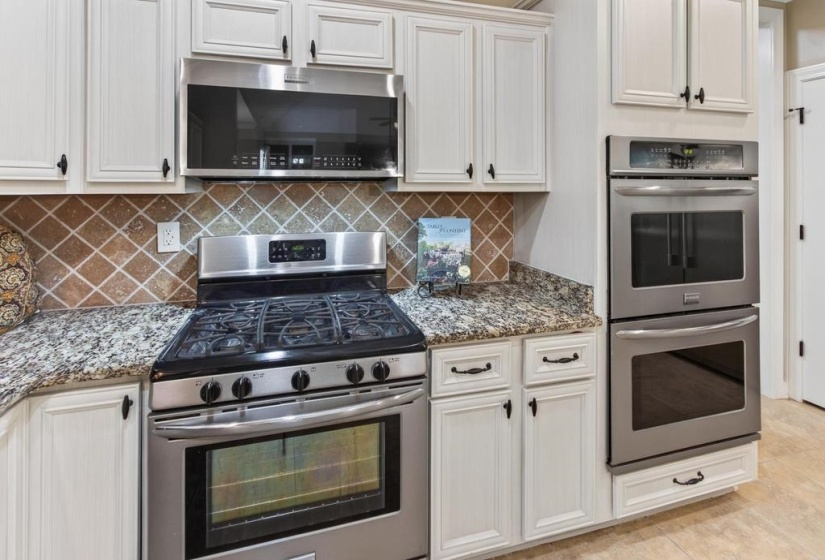 6000 BRANDON BROOK DR, Arlington, Tennessee 38002, 5 Bedrooms Bedrooms, 10 Rooms Rooms,3.1 BathroomsBathrooms,Residential,For Sale,BRANDON BROOK,10225131