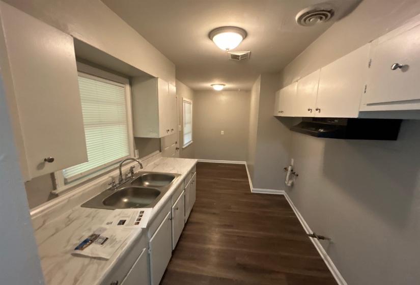 4006 NEWTON DR, Memphis, Tennessee 38109, 3 Bedroom Bedrooms, 6 Room Rooms,1 BathroomBathrooms,Residential,For Sale,NEWTON,0,10225135