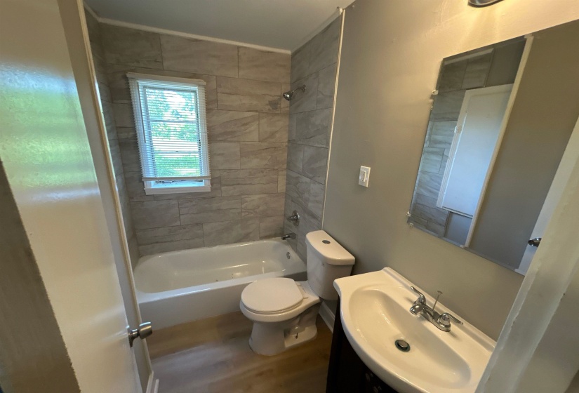 4006 NEWTON DR, Memphis, Tennessee 38109, 3 Bedroom Bedrooms, 6 Room Rooms,1 BathroomBathrooms,Residential,For Sale,NEWTON,0,10225135