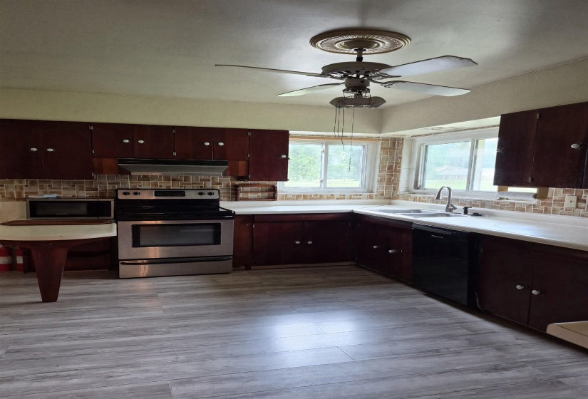 4260 BROADWAY RD, Bartlett, Tennessee 38002, 3 Bedroom Bedrooms, 8 Room Rooms,2 BathroomBathrooms,Residential,For Sale,BROADWAY,0,10225150