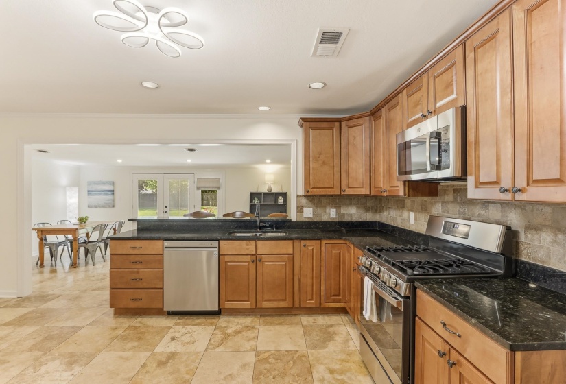 55 WHITESTATION RD, Memphis, Tennessee 38117, 4 Bedrooms Bedrooms, 9 Rooms Rooms,3 BathroomsBathrooms,Residential,For Sale,WHITESTATION,10225159