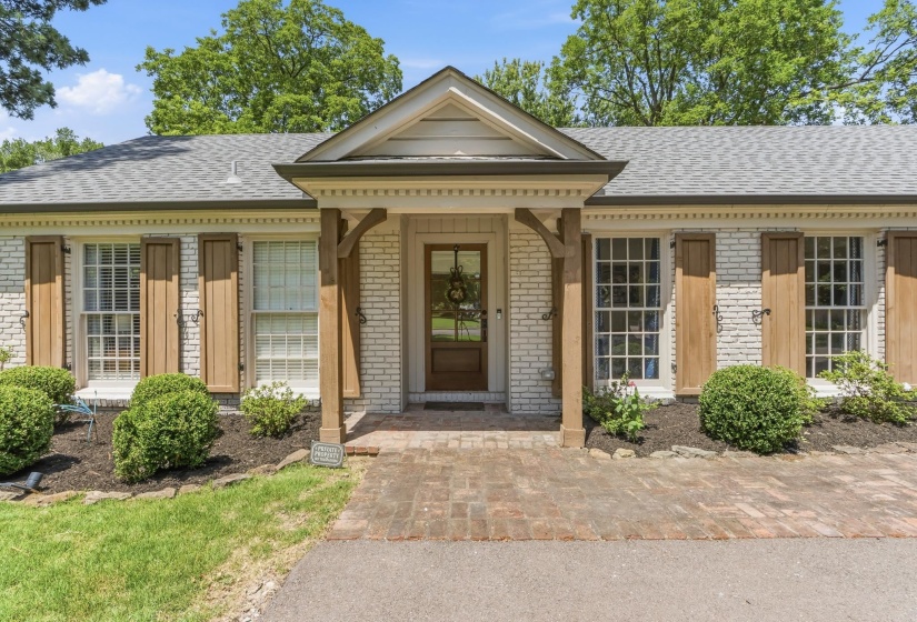 55 WHITESTATION RD, Memphis, Tennessee 38117, 4 Bedrooms Bedrooms, 9 Rooms Rooms,3 BathroomsBathrooms,Residential,For Sale,WHITESTATION,10225159