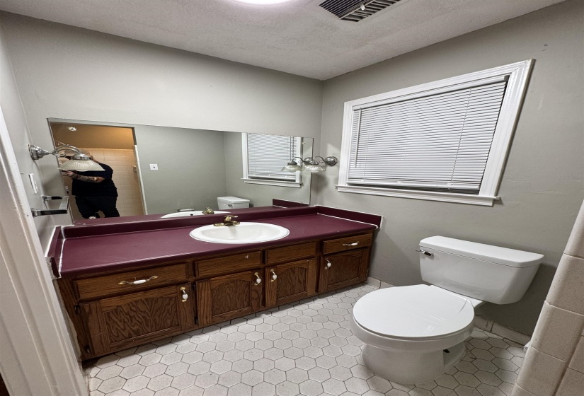 4886 JUDY LYNN LN, Memphis, Tennessee 38118, 3 Bedrooms Bedrooms, 7 Rooms Rooms,2 BathroomsBathrooms,Rental Properties,For Sale,JUDY LYNN,10225178