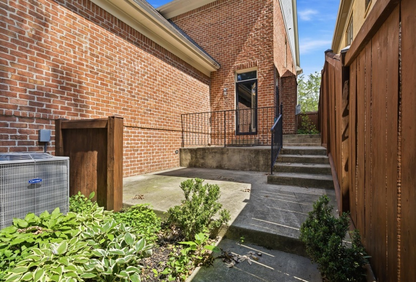 1999 ELZEY AVE, Memphis, Tennessee 38104, 3 Bedrooms Bedrooms, 8 Rooms Rooms,2.1 BathroomsBathrooms,Residential,For Sale,ELZEY,10224925