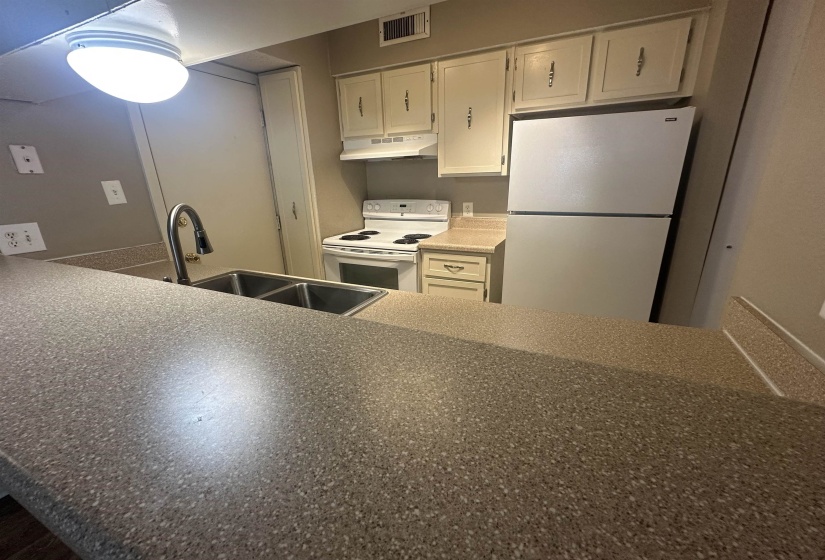 6729 QUAIL HOLLOW CT, Memphis, Tennessee 38120, 2 Bedrooms Bedrooms, 4 Rooms Rooms,2 BathroomsBathrooms,Residential,For Sale,QUAIL HOLLOW,10225171