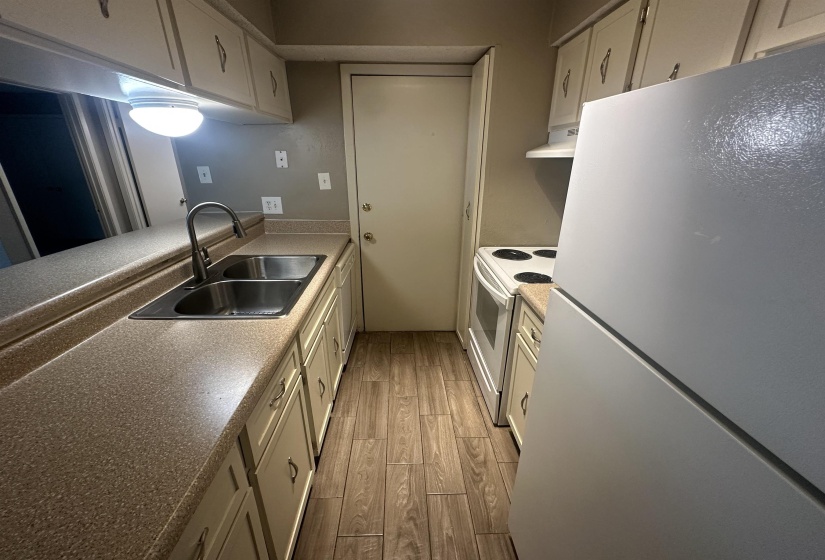 6729 QUAIL HOLLOW CT, Memphis, Tennessee 38120, 2 Bedrooms Bedrooms, 4 Rooms Rooms,2 BathroomsBathrooms,Residential,For Sale,QUAIL HOLLOW,10225171
