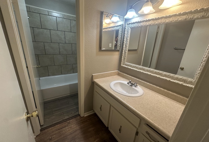 6729 QUAIL HOLLOW CT, Memphis, Tennessee 38120, 2 Bedrooms Bedrooms, 4 Rooms Rooms,2 BathroomsBathrooms,Residential,For Sale,QUAIL HOLLOW,10225171