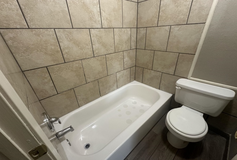 6729 QUAIL HOLLOW CT, Memphis, Tennessee 38120, 2 Bedrooms Bedrooms, 4 Rooms Rooms,2 BathroomsBathrooms,Residential,For Sale,QUAIL HOLLOW,10225171