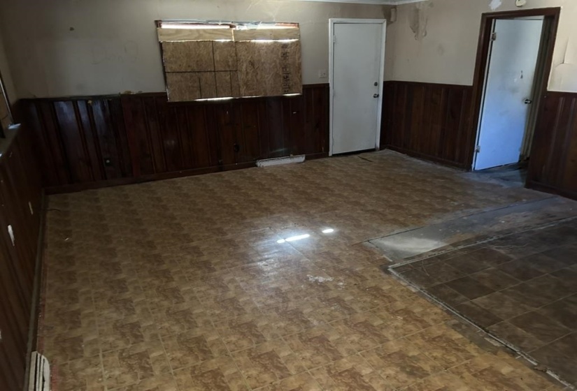 4360 FORD RD, Memphis, Tennessee 38109, 3 Bedrooms Bedrooms, 6 Rooms Rooms,2 BathroomsBathrooms,Residential,For Sale,FORD,10225179