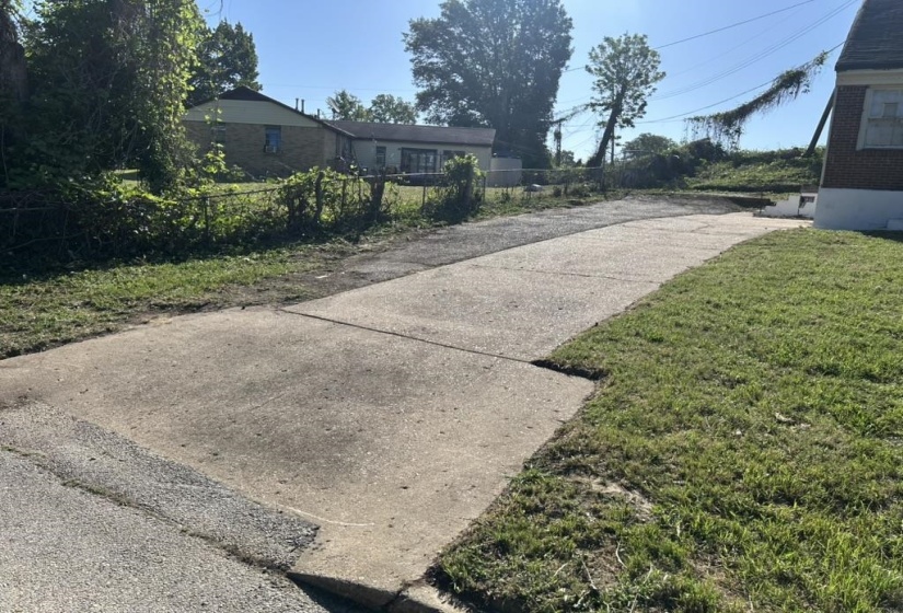 4360 FORD RD, Memphis, Tennessee 38109, 3 Bedrooms Bedrooms, 6 Rooms Rooms,2 BathroomsBathrooms,Residential,For Sale,FORD,10225179