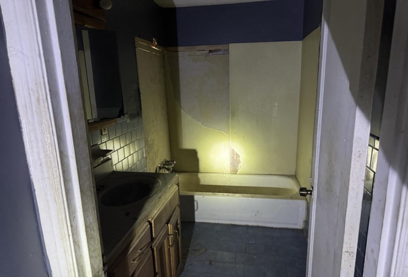 4360 FORD RD, Memphis, Tennessee 38109, 3 Bedrooms Bedrooms, 6 Rooms Rooms,2 BathroomsBathrooms,Residential,For Sale,FORD,10225179