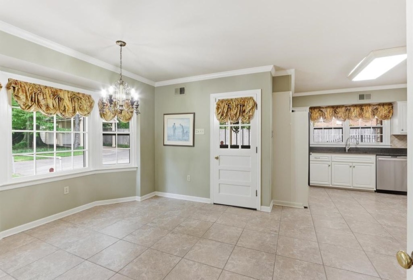 5332 SOUTHWOOD DR, Memphis, Tennessee 38120, 3 Bedrooms Bedrooms, 8 Rooms Rooms,2.1 BathroomsBathrooms,Residential,For Sale,SOUTHWOOD,10225200