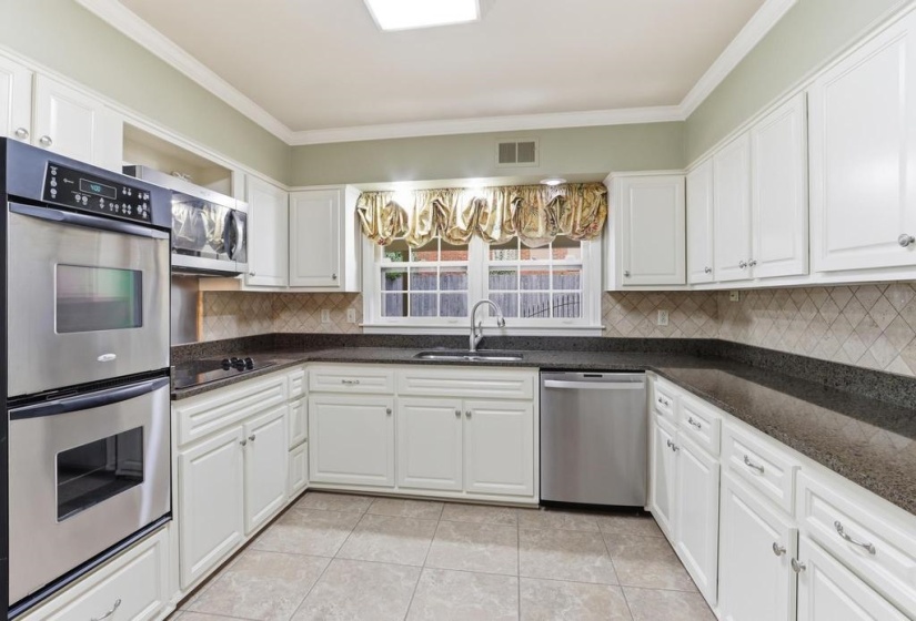 5332 SOUTHWOOD DR, Memphis, Tennessee 38120, 3 Bedrooms Bedrooms, 8 Rooms Rooms,2.1 BathroomsBathrooms,Residential,For Sale,SOUTHWOOD,10225200
