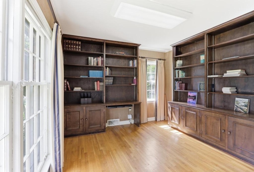 5332 SOUTHWOOD DR, Memphis, Tennessee 38120, 3 Bedrooms Bedrooms, 8 Rooms Rooms,2.1 BathroomsBathrooms,Residential,For Sale,SOUTHWOOD,10225200