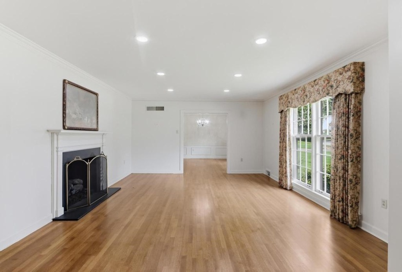 5332 SOUTHWOOD DR, Memphis, Tennessee 38120, 3 Bedrooms Bedrooms, 8 Rooms Rooms,2.1 BathroomsBathrooms,Residential,For Sale,SOUTHWOOD,10225200