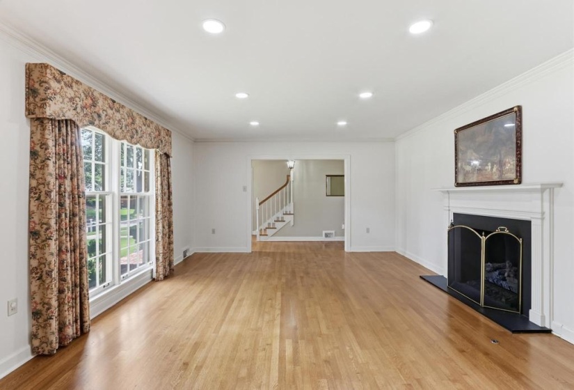 5332 SOUTHWOOD DR, Memphis, Tennessee 38120, 3 Bedrooms Bedrooms, 8 Rooms Rooms,2.1 BathroomsBathrooms,Residential,For Sale,SOUTHWOOD,10225200
