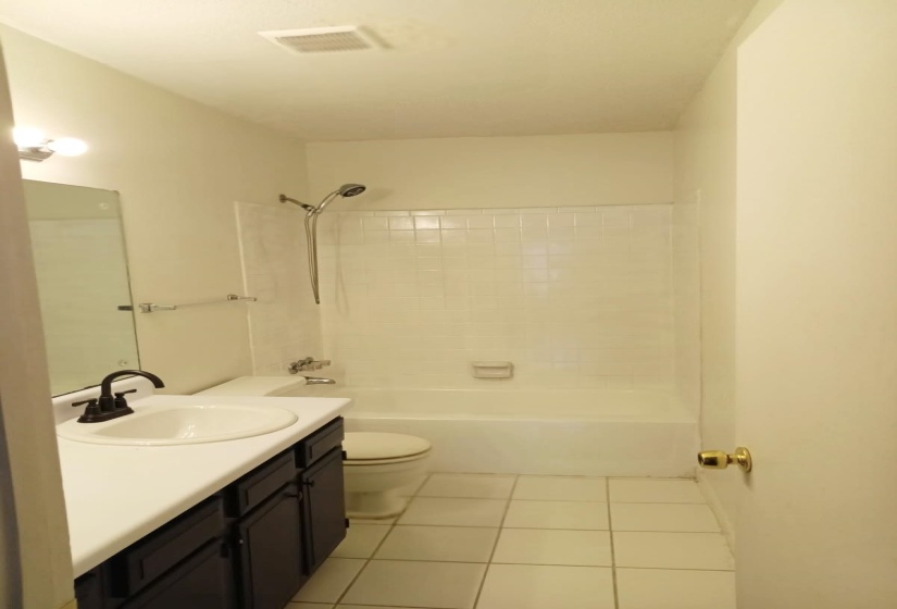 1770 A CROMPTON 6TH SQ, Memphis, Tennessee 38134, 3 Bedroom Bedrooms, 6 Room Rooms,2 BathroomBathrooms,Residential,For Sale,CROMPTON 6TH,0,10217473