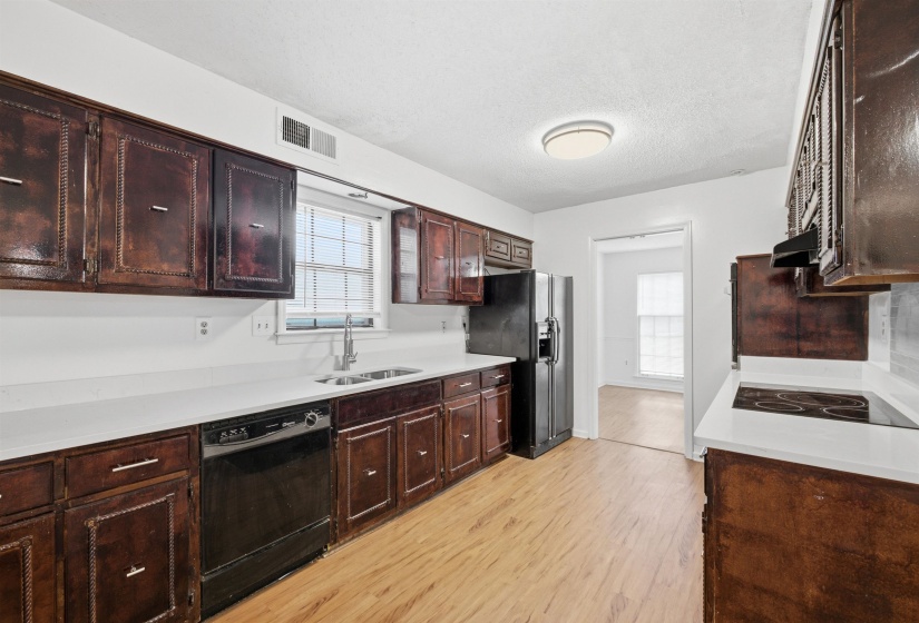 4945 GARDENWOOD DR, Memphis, Tennessee 38116, 4 Bedrooms Bedrooms, 8 Rooms Rooms,2.1 BathroomsBathrooms,Residential,For Sale,GARDENWOOD,10224894