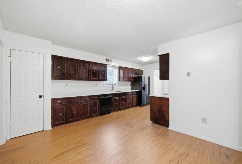 4945 GARDENWOOD DR, Memphis, Tennessee 38116, 4 Bedrooms Bedrooms, 8 Rooms Rooms,2.1 BathroomsBathrooms,Residential,For Sale,GARDENWOOD,10224894
