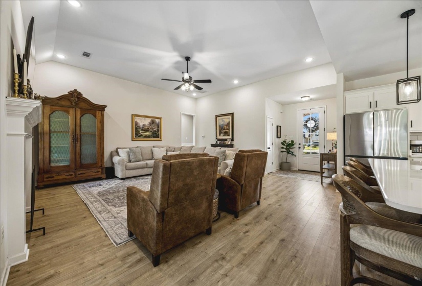 200 OAKLAND RIDGE CV, Oakland, Tennessee 38060, 4 Bedroom Bedrooms, 8 Room Rooms,2 BathroomBathrooms,Residential,For Sale,OAKLAND RIDGE,0,10225220
