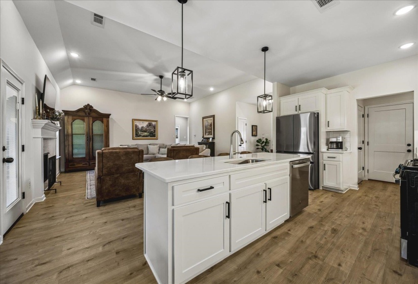 200 OAKLAND RIDGE CV, Oakland, Tennessee 38060, 4 Bedroom Bedrooms, 8 Room Rooms,2 BathroomBathrooms,Residential,For Sale,OAKLAND RIDGE,0,10225220