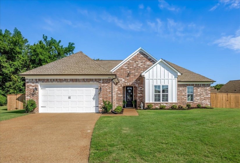 200 OAKLAND RIDGE CV, Oakland, Tennessee 38060, 4 Bedroom Bedrooms, 8 Room Rooms,2 BathroomBathrooms,Residential,For Sale,OAKLAND RIDGE,0,10225220