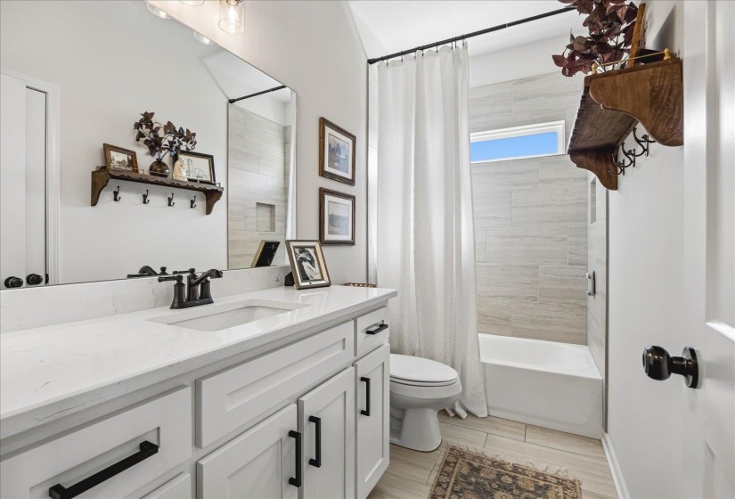 200 OAKLAND RIDGE CV, Oakland, Tennessee 38060, 4 Bedroom Bedrooms, 8 Room Rooms,2 BathroomBathrooms,Residential,For Sale,OAKLAND RIDGE,0,10225220