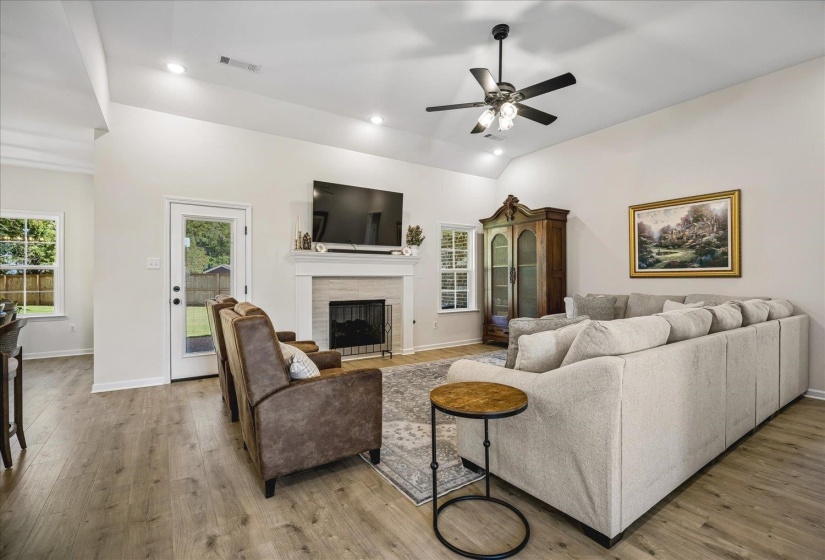 200 OAKLAND RIDGE CV, Oakland, Tennessee 38060, 4 Bedroom Bedrooms, 8 Room Rooms,2 BathroomBathrooms,Residential,For Sale,OAKLAND RIDGE,0,10225220