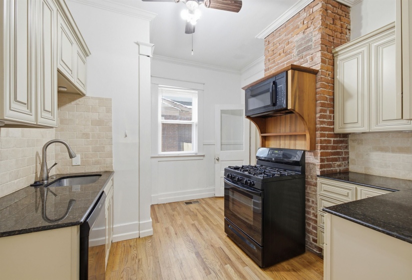 1234 CENTRAL AVE, Memphis, Tennessee 38104, 3 Bedrooms Bedrooms, 8 Rooms Rooms,2.1 BathroomsBathrooms,Residential,For Sale,CENTRAL,10225223
