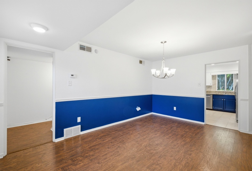 427 PERKINS RD, Memphis, Tennessee 38117, 3 Bedroom Bedrooms, 7 Room Rooms,2.1 BathroomBathrooms,Residential,For Sale,PERKINS,0,10225230