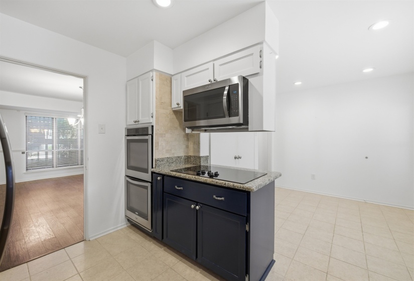 427 PERKINS RD, Memphis, Tennessee 38117, 3 Bedroom Bedrooms, 7 Room Rooms,2.1 BathroomBathrooms,Residential,For Sale,PERKINS,0,10225230