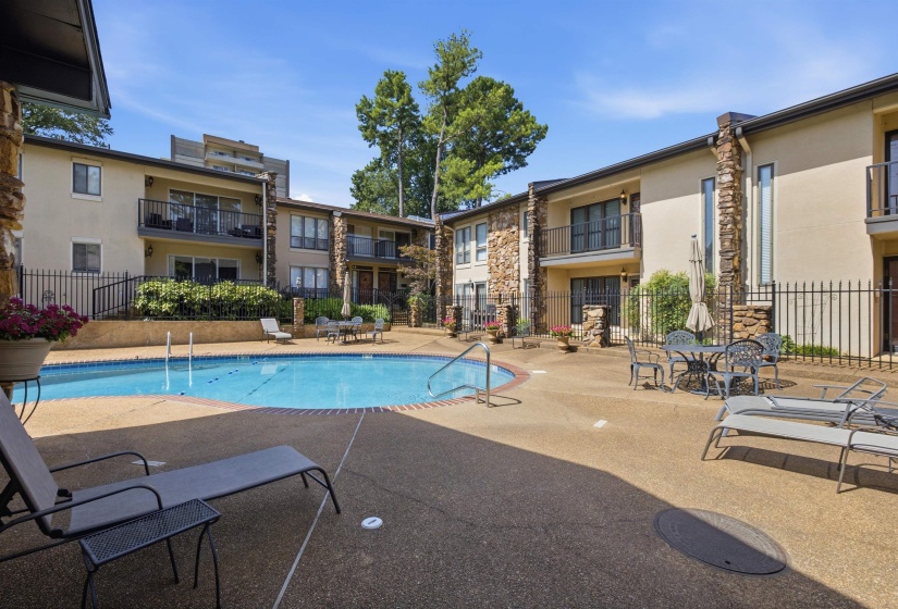 427 PERKINS RD, Memphis, Tennessee 38117, 3 Bedroom Bedrooms, 7 Room Rooms,2.1 BathroomBathrooms,Residential,For Sale,PERKINS,0,10225230