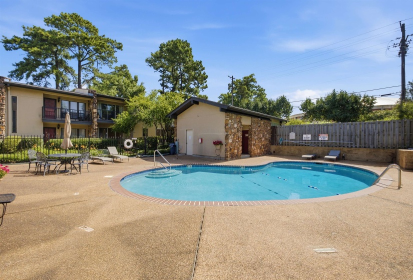 427 PERKINS RD, Memphis, Tennessee 38117, 3 Bedroom Bedrooms, 7 Room Rooms,2.1 BathroomBathrooms,Residential,For Sale,PERKINS,0,10225230