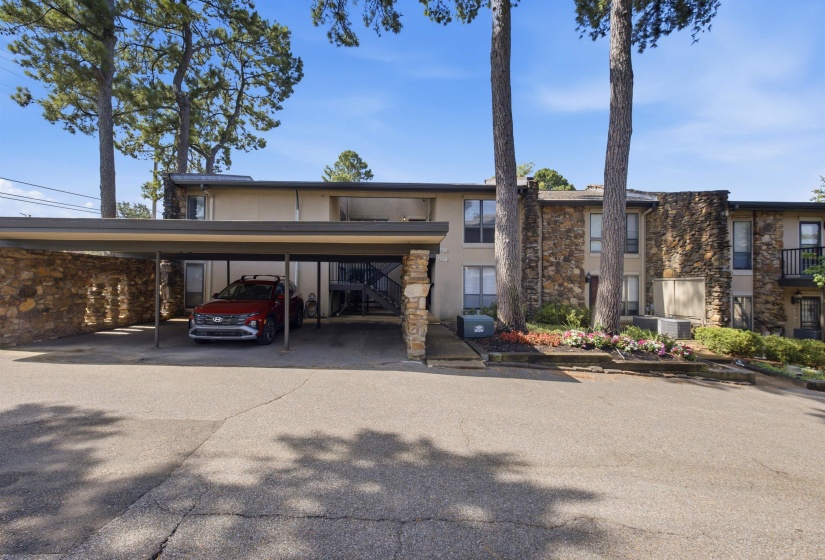 427 PERKINS RD, Memphis, Tennessee 38117, 3 Bedroom Bedrooms, 7 Room Rooms,2.1 BathroomBathrooms,Residential,For Sale,PERKINS,0,10225230