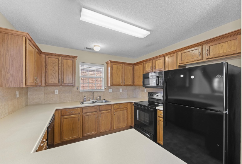 1030 MONTEBELLO CIR, Memphis, Tennessee 38018, 2 Bedroom Bedrooms, 6 Room Rooms,2.1 BathroomBathrooms,Residential,For Sale,MONTEBELLO,0,10225235