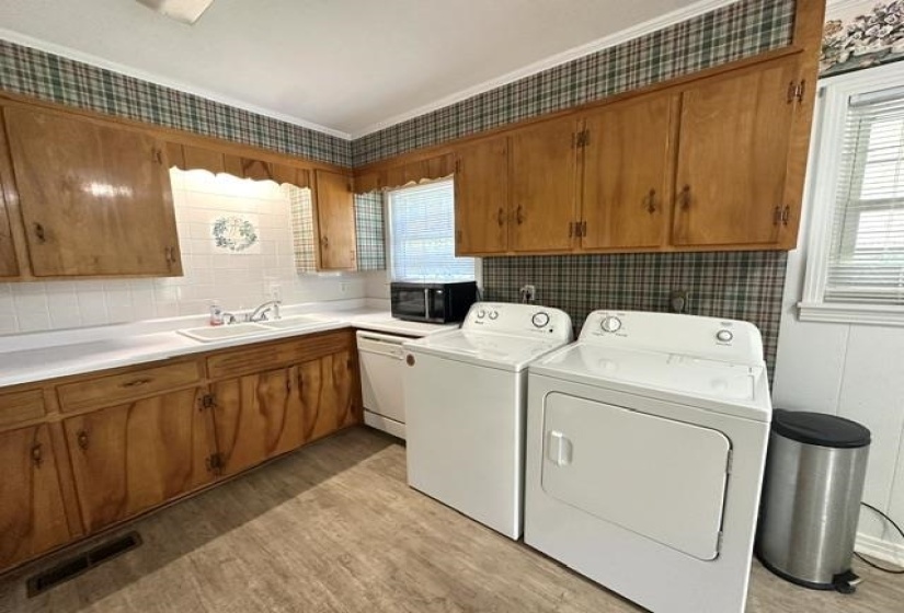 15 PINE ST, Savannah, Tennessee 38372, 3 Bedroom Bedrooms, 8 Room Rooms,2 BathroomBathrooms,Residential,For Sale,PINE,0,10225251