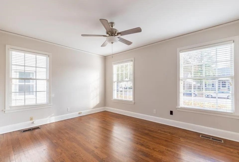 380 HOLMES CIR, Memphis, Tennessee 38111, 4 Bedrooms Bedrooms, 7 Rooms Rooms,3 BathroomsBathrooms,Residential,For Sale,HOLMES,10225268