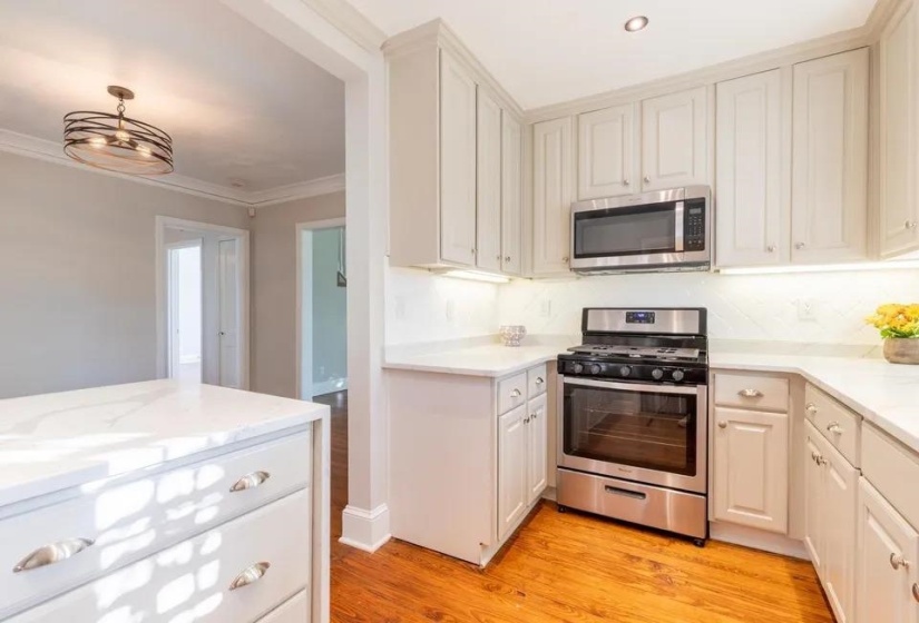 380 HOLMES CIR, Memphis, Tennessee 38111, 4 Bedrooms Bedrooms, 7 Rooms Rooms,3 BathroomsBathrooms,Residential,For Sale,HOLMES,10225268