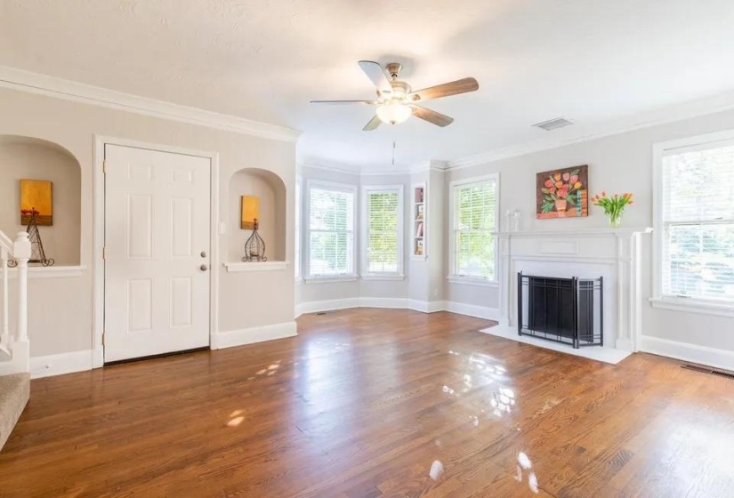 380 HOLMES CIR, Memphis, Tennessee 38111, 4 Bedrooms Bedrooms, 7 Rooms Rooms,3 BathroomsBathrooms,Residential,For Sale,HOLMES,10225268
