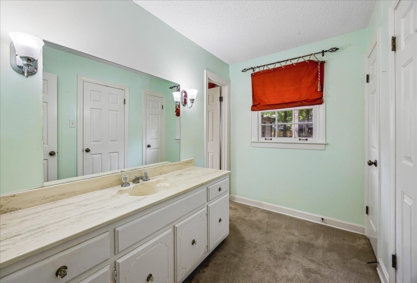 2308 HICKORY FOREST DR, Memphis, Tennessee 38119, 4 Bedroom Bedrooms, 9 Room Rooms,2.2 BathroomBathrooms,Residential,For Sale,HICKORY FOREST,0,10225277